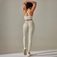 Conjunto de yoga con correas cruzadas en la espalda para mujer, leggings de cintura alta, tres entrenamientos para correr, ropa deportiva sin costuras - details 18