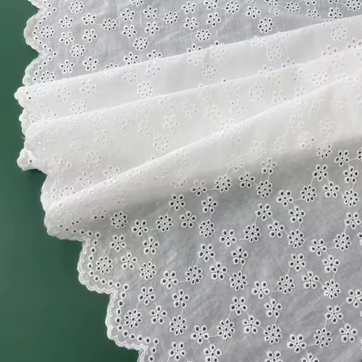 Tela de Encaje Floral Bordado Hueco Ancho de 135CM Ideal para Ropa, Cortinas, Manteles - 1