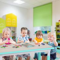Mesa de Niños Ajustable en Altura Juego de Sillas de 4 Ideal para Jardín de Infantes y Habitación - details 6