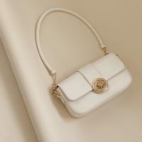 Elegante Bolso de Hombro de PU Beige con Borlas Diseño Inspirado de Bolso Cruzado de Diseñador - details 8