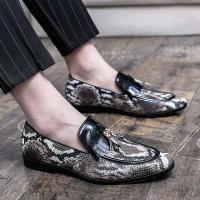 Zapatos casuales puntiagudos con patrón formal estilo caminar para hombres de cuero coreano - details 5