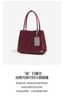 Bolso de mano de cuero suave, nuevo bolso de hombro de gran capacidad para estudiantes universitarios que viajan, bolso de nicho con textura. - details 13