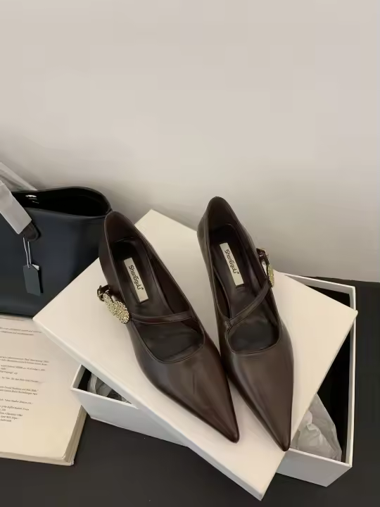 Zapatos Mary Jane con punta francesa, boca poco profunda, estilo retro, tacón delgado, para la noche, con detalles metálicos y florales. - 1