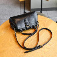 Mini bolso pequeño con clip para mujer, nuevo bolso simple y moderno para teléfono móvil con correa de hombro tipo doctor para mujer - details 45