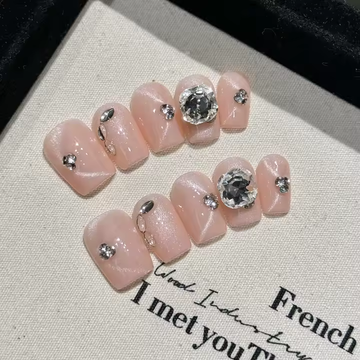Uñas postizas de presión en color rosa brillante con ojo de gato y espejo plateado, cubiertas cortas, uñas postizas con tiras adhesivas para uso diario en el escritorio - 1