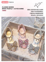 Los nuevos zapatos de princesa de cristal con tacón alto para niños muestran el espectáculo de las sandalias del anfitrión del escenario. - details 1