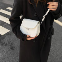 Bolso bandolera de cuero de PU para mujer, cartera pequeña de diseñador, estilo de moda Retro Semicircular - details 13