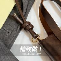 Bolso bandolera para teléfono de inspiración vintage para mujer - Cierre magnético, correa ajustable, color beige, diseño elegante y funcional para uso diario - details 4