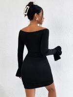 Vestido de temperamento femenino con mangas de trompeta y falda corta - details 4