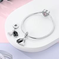 Pulsera negra con dijes plateados, cuentas dobles y vestido de novia blanco para hacer joyas - details 2