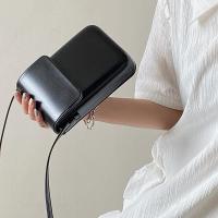 Bolso cruzado magnético de moda para mujeres Diseño vertical elegante Mini bolso de hombro de cuero PU Diseño minimalista para el teléfono - details 17