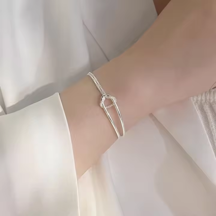 Diseño de almohadilla de pulsera de plata con doble nudo de alambre trenzado geométrico - 1