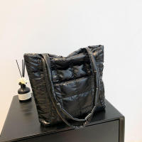 Bolso de mano acolchado de plumas para mujer, bolsa de hombro de gran capacidad, alta calidad, Color sólido, Invierno - details 2