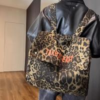Mochila de lona con estampado de leopardo de gran capacidad con diseño inspirado en mezclilla, correas ajustables - Elegante bolso de viaje y estudiante con gráfico "TAKE EAST", mochila de viaje - details 0