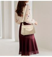 Bolso bandolera de piel auténtica para mujer, correa de hombro ajustable, diseño minimalista de gran capacidad, cierre de cremallera, capa de piel de vaca suave, blanco/negro, fabricado en Guangzhou, bolso de viaje versátil, accesorio elegante, costuras d - details 7