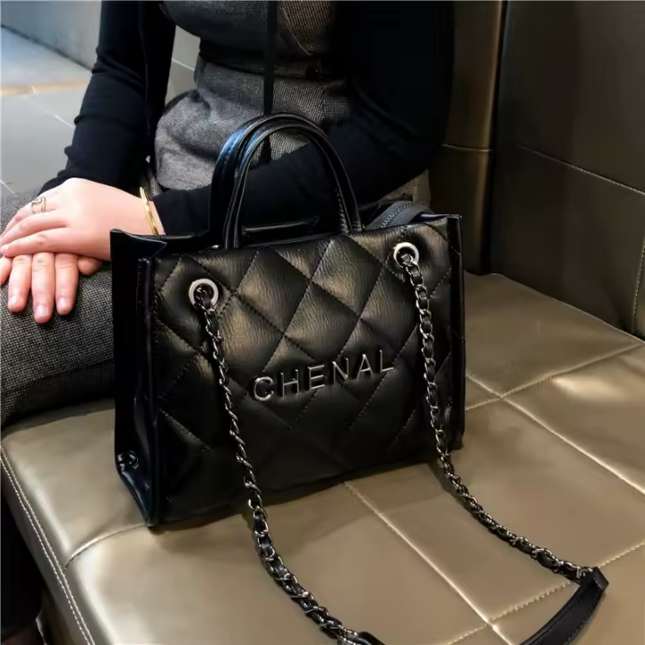 Bolso para mujer con letras de diamantes de lujo de marca Hong Kong2025Nueva moda de alto grado de un hombro bolsa de axilas - 1