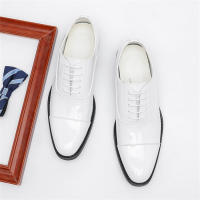 Vestido de cuero, zapatos de cuero de tres articulaciones, zapatos de hombre de charol blanco, zapatos de cuero casual. - details 1