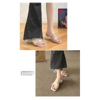 Sandalias de una palabra verano de las mujeres 2025 nuevo cristal tacón grueso tacón medio con falda temperamento plata tacones altos - details 4
