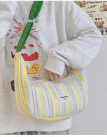 Bolso de mensajero de gran capacidad para estudiantes informales, nuevo bolso de hombro versátil a rayas de color en contraste para mujer, bolso de viaje personalizado tipo dumpling. - details 21