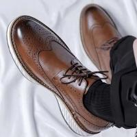 Zapatos Oxford con cinturón de cera marrón plano con estampado tallado en inglés - details 3