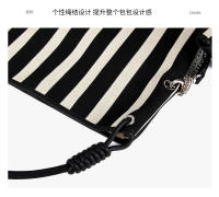 Bolso de mano informal de gran capacidad, de lona a rayas, con un solo hombro oblicuo. - details 19