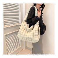 Bolso de hombro tipo bandolera con diseño de nubes plisadas para mujer, bolso de mano de gran capacidad con doble cara y doble tirón - details 30