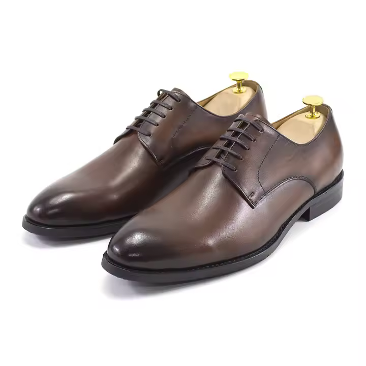 Zapatos de cuero hechos a mano con cuero genuino y una pieza de piel de vaca. - 1