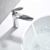 Grifo de baño Grifo mezclador de lavabo de una sola manija de latón cromado dorado Grifos de fregadero frío y caliente montados en cubierta - details 4