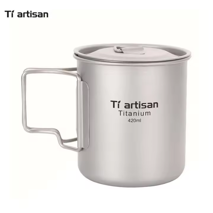 Tiartisan - Taza de agua de titanio ultraligera portátil para exteriores, villa de camping, picnic, mango plegable, taza de té cubierta, 420 ml - 1