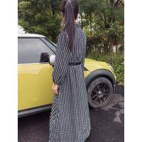 Primavera otoño nuevo vestido blanco y negro estampado Vintage elegante cuello en V moda ocio reunión mujeres vestidos largos delgados MsChuh - details 3