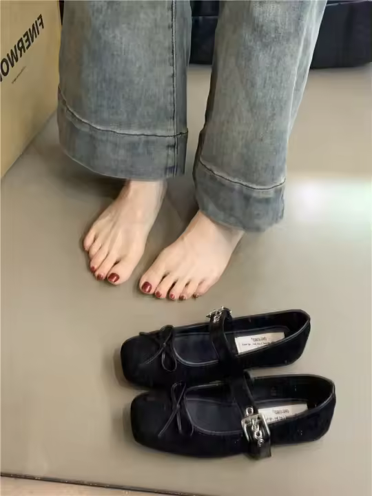 Zapatos de mujer otoño 2025, nuevos zapatos individuales de suela plana con hebilla de cinturón plateada, estilo Mary Jane. - 1