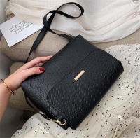 Bolso bandolera informal negro de piel sintética con solapa tipo mensajero de hombro simple para mujer - details 13