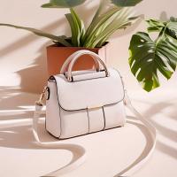 Bolso Bandolera Elegante para Mujer en Negro y Dorado con Correa Desmontable, Cierre Magnético, Diseño de Doble Capa y Herrajes de Aleación - Bolso de Mano Elegante para el Trabajo o Salidas Informales, Bolso Bandolera, Accesorio Moderno, Construcción Dur - details 3