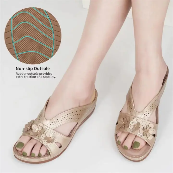 Zapatos de mujer europeos y americanos usan tacones de cuña, sandalias de playa con flores y zapatillas de mujer. - 1
