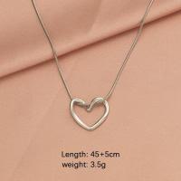Collar de Titanio con Colgante de Corazón de Amor Diseño Simple para Mujer - details 4