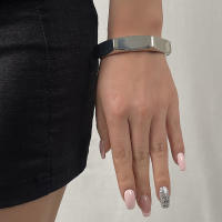 Pulsera recortada curvada geométrica exagerada de la industria pesada, pulsera de aleación brillante de diseño personalizado de moda - details 1