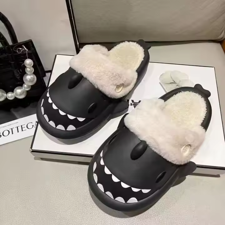 Zapatillas de algodón se pueden usar fuera de casa, zapatos antideslizantes, pantuflas cálidas para mujer, explosión de tiburón, pareja. - 1