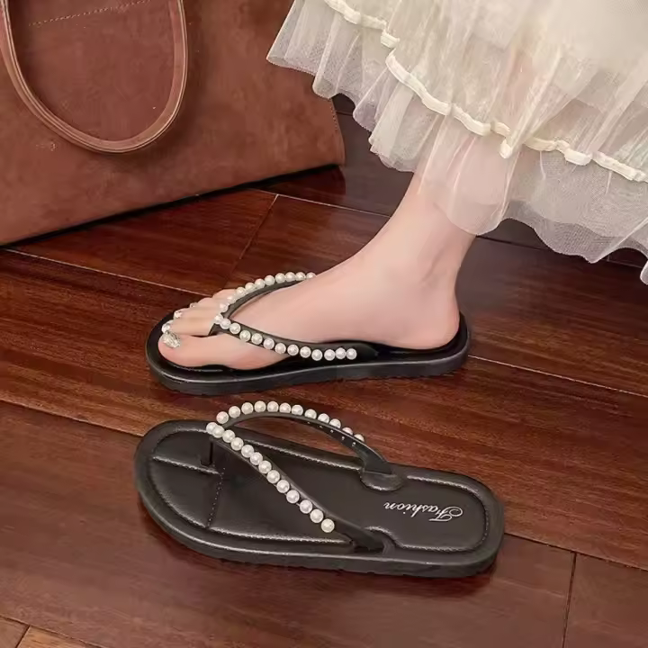 Chanclas 2025, chanclas de fondo plano con perlas nuevas, zapatos de playa de moda con suela blanda - 1