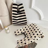 Bolso de Mano Tejido a Mano con Rayas Anchas Nuevo Minimalista Coreano para Mujeres Bolso de Pulsera Reutilizable para Estudiantes y Compras - details 8