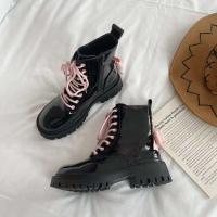 Nuevo lanzamiento de botas de moto de suela gruesa para mujer, botines decorativos informales a la moda en forma de corazón para mujer en otoño - details 3
