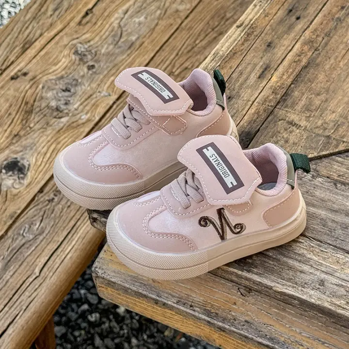 Zapatos de tablero para niños primavera y otoño nuevos zapatos deportivos antideslizantes para niños zapatos de entrenamiento moral para niños medianos y pequeños zapatos casuales de suela suave para niños de moda - 1