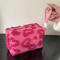 Bolsa De Maquillaje De Peluche Con Manija Organizador De Viaje Estuche De Cosméticos Suave Estampado De Amor Bolso De Lápices Lindo Y Portátil - details 4