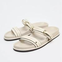 Zapatillas de diseñador con hebilla de metal blanco para mujer, cómodas sandalias antideslizantes de verano, chanclas de fondo suave, sandalias planas de playa - details 1