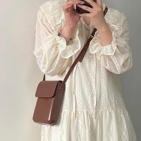 Bolso cruzado magnético de moda para mujeres Diseño vertical elegante Mini bolso de hombro de cuero PU Diseño minimalista para el teléfono - details 19