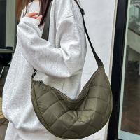 Bolso cruzado portátil a cuadros de Color sólido, correa ajustable acolchada, bolso de media luna, bolso de hombro de nailon acolchado que combina con todo, diario - details 5