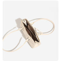 Bolso de lujo ligero francés para las axilas, nuevo bolso baguette para mujer, bolso de hombro tipo almohada portátil de alta gama. - details 20