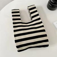 Bolso de Mano Tejido a Mano con Rayas Anchas Nuevo Minimalista Coreano para Mujeres Bolso de Pulsera Reutilizable para Estudiantes y Compras - details 7