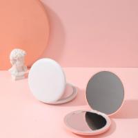 Espejo de bolsillo compacto con luz LED pequeña personalizado para mujer, maquillaje plegable de 2 lados, efecto luminoso, rosa y blanco - details 3