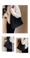 Bolso de hombro de gamuza de gran capacidad para mujer, bolso de viaje informal Simple, bolsos Retro, Otoño e Invierno - details 9