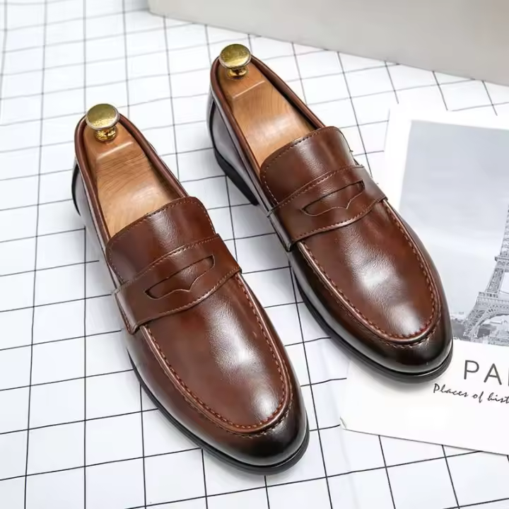 2025 Zapatos de vestir informales formales de negocios minimalistas de estilo británico para hombres Oxfords de cuero con punta afilada y versátiles suaves - 1